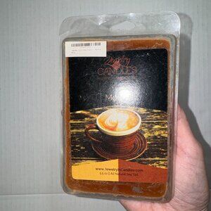 Jewelry In Candles Mocha Scent Soy Wax Melts NWOT with a Necklace